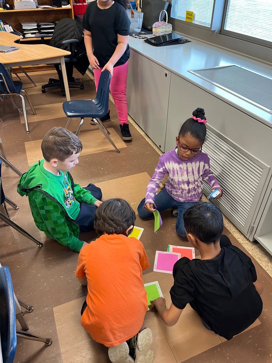 MsCartwright27's tweet photo. @AshleyMDame @GreeceELC @bspearsGCSD @GreeceITTs @mpotterGCSD The view from the other room! https://t.co/fkFWWPJE8X