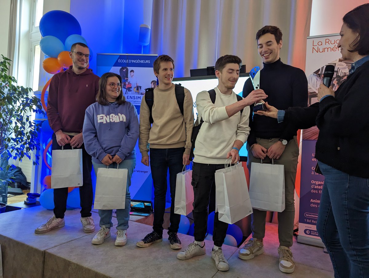 ensimofficiel's tweet photo. 📷Retour sur les #24hducode
Vrai succès pour nos élèves qui ont relevé le défi avec brio en obtenant 3 prix sur 4 dans la catégorie "étudiants"
Bravo aux teams I'm a teapot, Les 4 Mousquetaires et
Stop this ! et aux 3 anciens élèves récompensés dans la catégorie "pro"
@LeMansUniv https://t.co/LZknXc9zZC