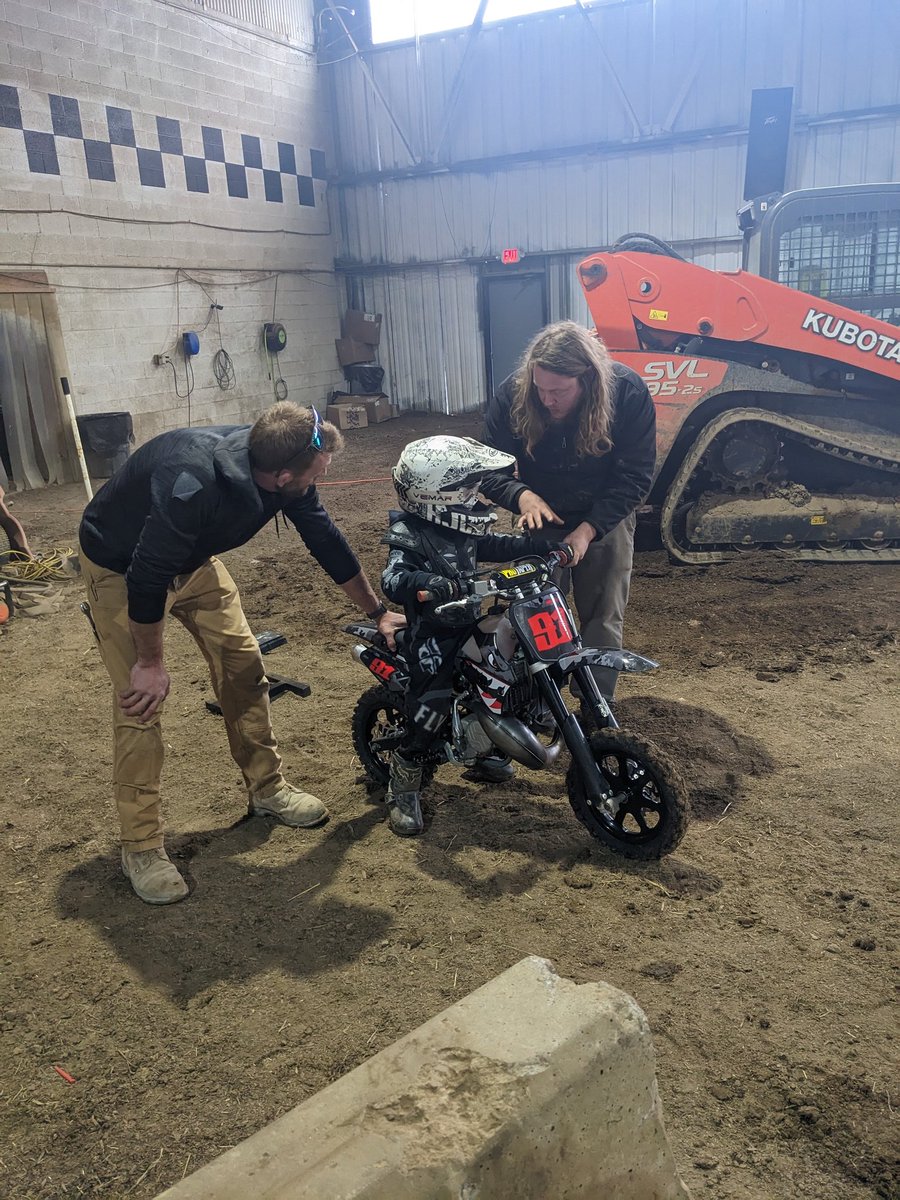 therealogmx's tweet photo. Putting in that extra work to get me on that #RoadToLorettas #ogmx #motocross https://t.co/YbqBy3ziPv