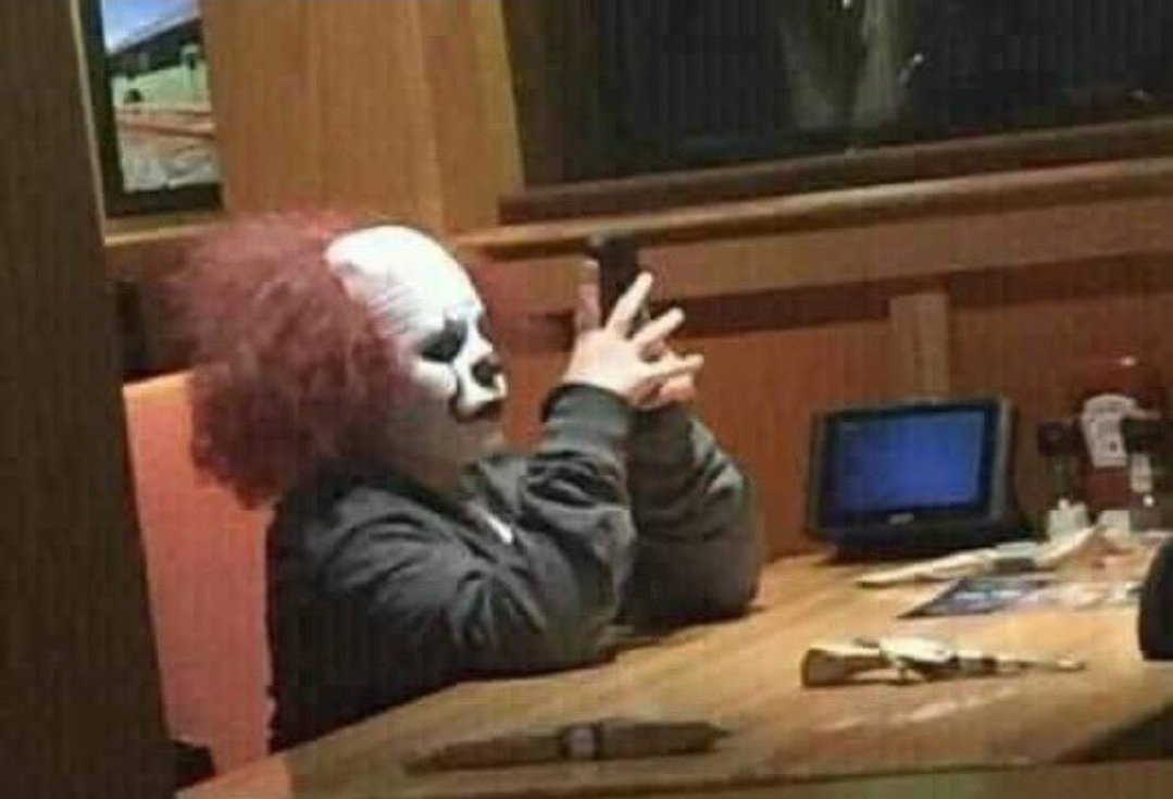 Yo respondiendo en 0.2 segundos cuando fui ignorado por 9 horas