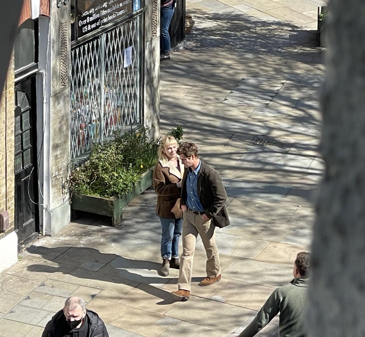 garfysource's tweet photo. WE LIVE IN TIME SET PICS https://t.co/VLI1ZHvsyE