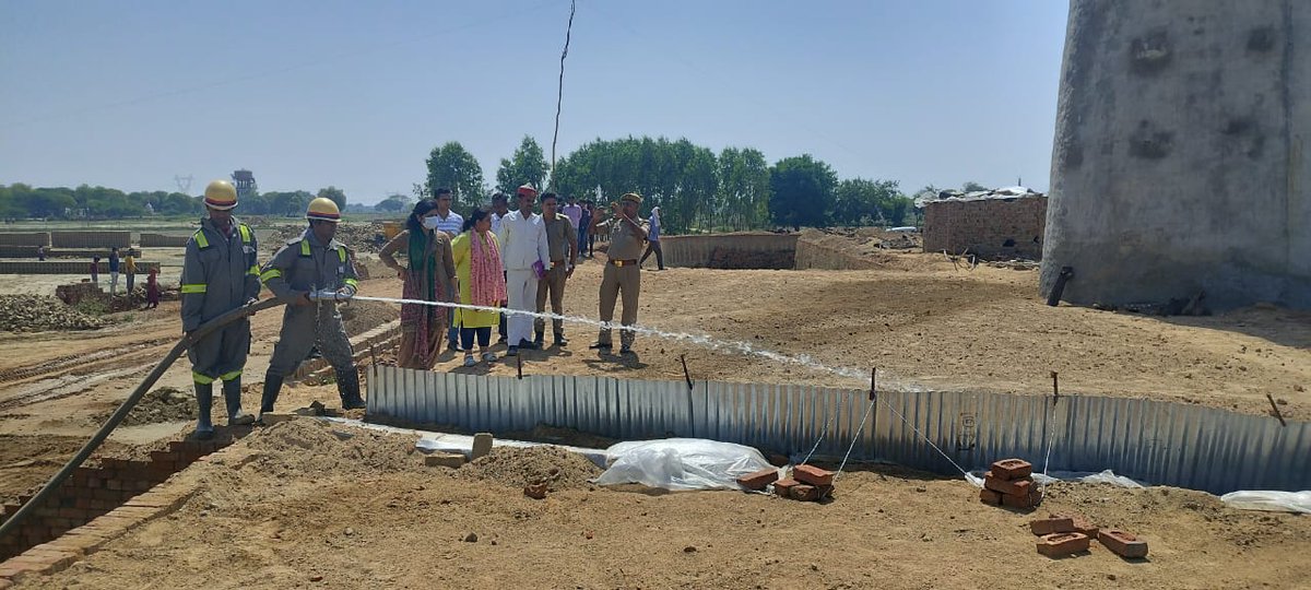 डीएम अलीगढ़ श्री इन्द्र विक्रम सिंह के निर्देश पर एसडीएम इगलास सुश्री भावना ने आज प्रदूषण विभाग एवं राजस्व टीम  के साथ गोरई व बेसवां मे संचालित 7 अवैध ईट भट्टो मे पानी डालकर बंद कराया गया यह अभियान आगे भी जारी रहेगा।<a href="/Dm_Aligarh/">DM ALIGARH</a>