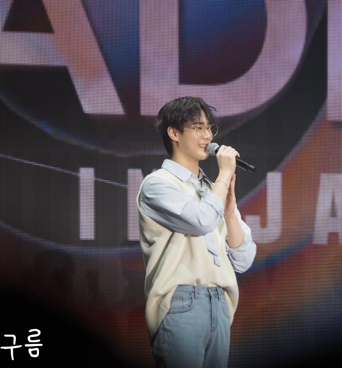 moon_astro__'s tweet photo. 20230402
IDOL RADIO

#아스트로  #ASTRO
#문빈　#산하 #ムンビン #サナ #MOONBIN_SANHA
#IDOL_RADIO_LIVE_IN_JAPAN https://t.co/XWBKUeuBUE
