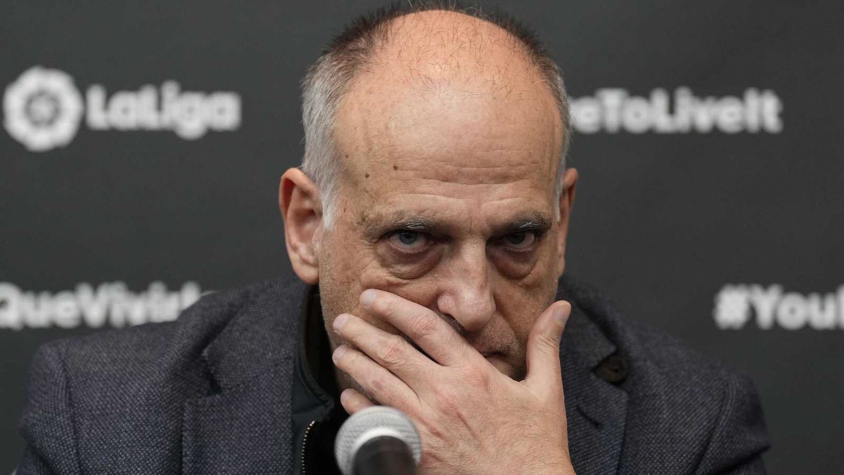 FRBarca_'s tweet photo. 🚨🚨🚨 BREAKING LE COMMUNIQUÉ DU FC BARCELONE SUR TEBAS : 

« Le Barça exprime une profonde colère, indignation et gourmandise à l'égard des informations publiées par La Vanguardia sur Javier Tebas. Le président de la Liga devrait apparaître publiquement pour donner des explications et démissionner de son rôle. »
