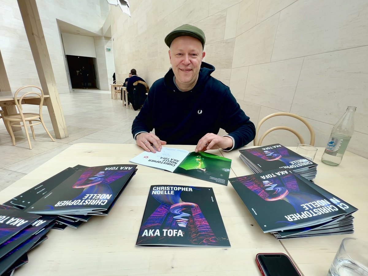 tofa1's tweet image. What a great catalogue came out as part of my Design Friends Talk last week at @mudamlux  in Luxembourg - catalogue No. 68 Chris Noelle aka Tofa - designed by @isabellemattern - check it out:  issuu.com/designfriends/… #lightpainting #lightwriting