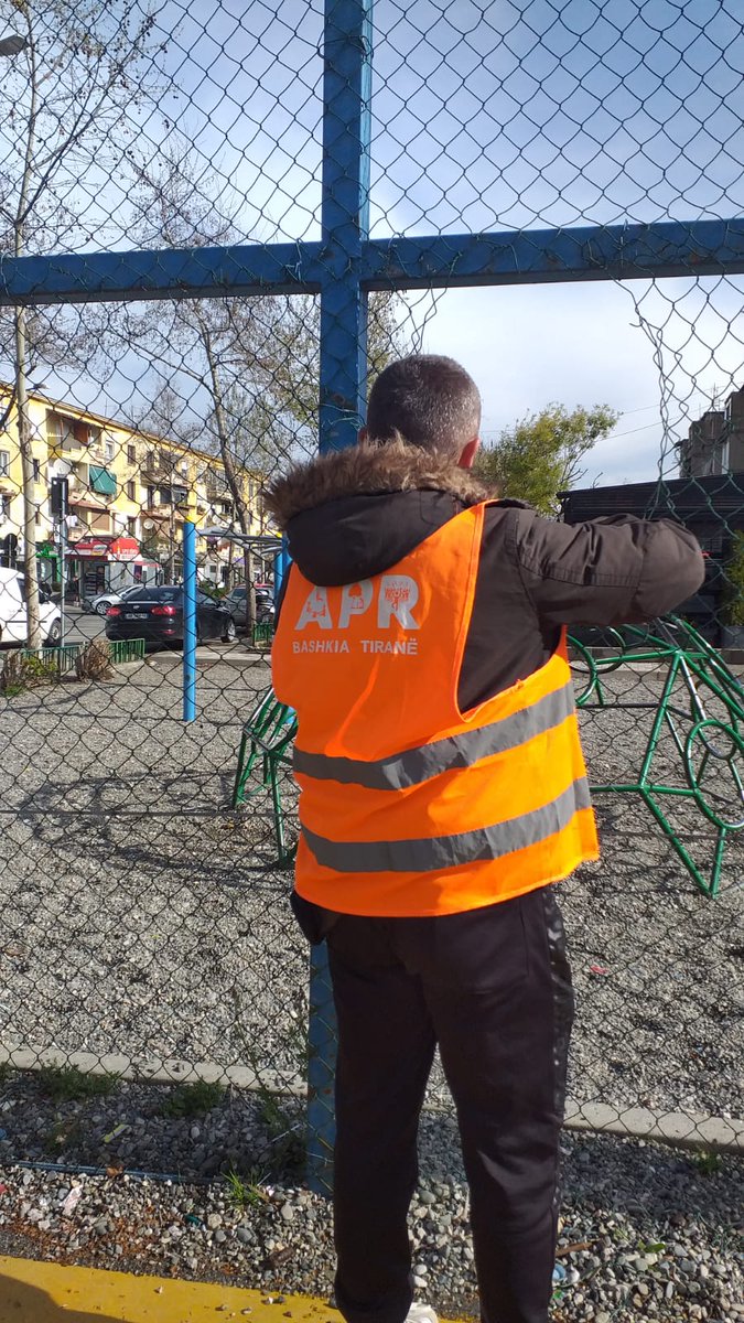 aprtirana's tweet photo. #Luaj@Tirana në çdo bllok banimi! Një ditë nga puna e ekipit "Luaj@Tirana", duke u kujdesur me riparime e sistemime lodrash në çdo shesh rekreativ e kënd lojërash të dëmtuar nga Alliasi në Laprakë, Parku i Liqenit e kudo.
#Luaj@Tirana
#playeverywhere
#këndelojërash https://t.co/WpNWhk7wEo