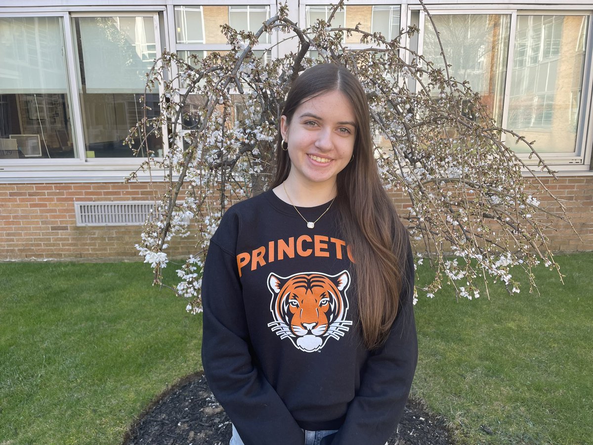 MineolaGuidance's tweet photo. Congrats to our amazing Class Valedictorian, Natalie on her acceptance to @Princeton. We are #mineolaproud of you!!! @mineolahs @MineolaUFSD https://t.co/CEL3yOnzy3