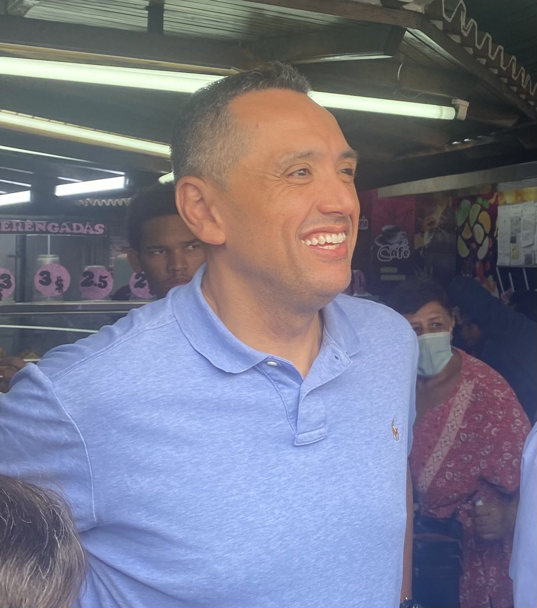 Comienza la Semana Mayor,buen momento para iniciar cambios importantes.Por más que nos quieran ver decaídos,siempre es momento para ver el vaso medio lleno y sonreír en defensa propia.Como siempre digo,ver la hoja blanca debajo del punto negro y no al revés.
Eso es #ClaveDeVida…