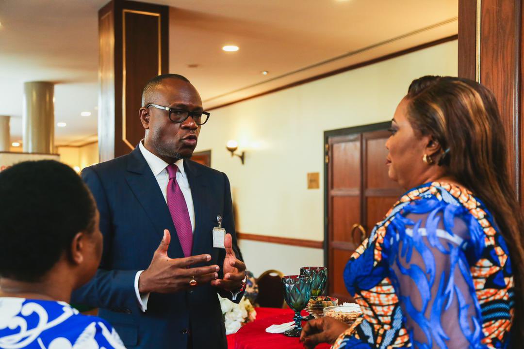 BelgiqueRDCongo's tweet photo. [Thread] Pour clôturer le mois de la femme, les ambassades de 🇧🇪 &amp; 🇩🇪, UNW RDC, en collaboration avec Dynafec ont organisé un évènement de réseautage qui a permis de rassembler 🤝 des acteurs clés des partis politiques et des organisations de défense des #DroitsDesFemmes https://t.co/yR8RXKW2Cb