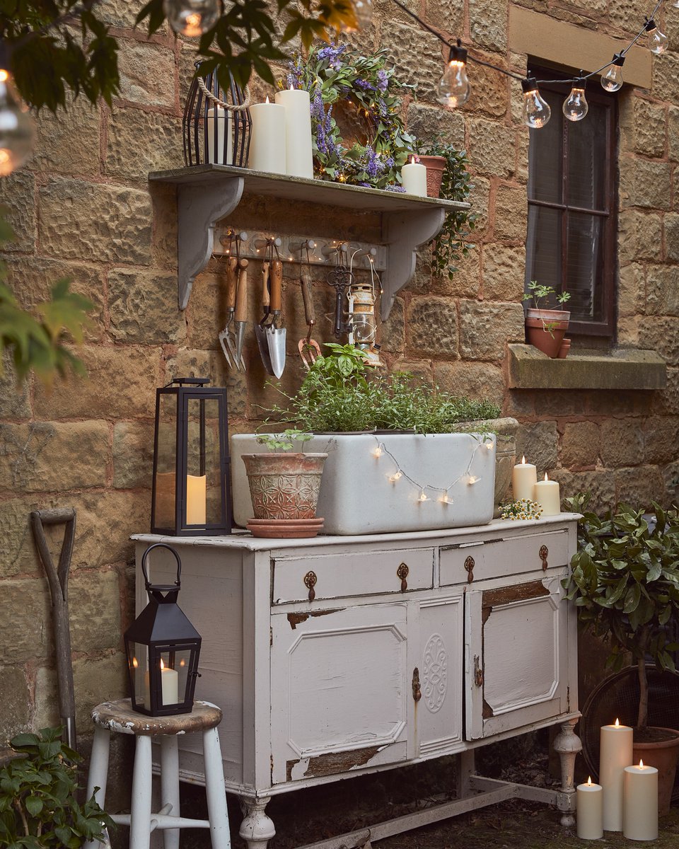 Lights4fun's tweet photo. Laid-back, unhurried, unfinished, unpolished: welcome to a springtime of slow living 🌷

#ledcandles #fairylights #itstimetogrow #outdoorlighting #outdoordecor #unpolished #foliage #earthy #batterycandles #floral #spring #lights4fun https://t.co/ccawcqywlQ