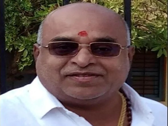 Anjan94150697's tweet photo. KARNATAKA:
#BribeForVotes: An FIR has been registered against former minister, BJP leader Krishnaiah Shetty in Malleswaram Police Station.
Election officials have seized food items (rice,jaggery,oil) worth more than ₹7-8Lakhs.
#KarnatakaElection2023
#KarnatakaKurukshetra2023 https://t.co/b0b8oQaruc