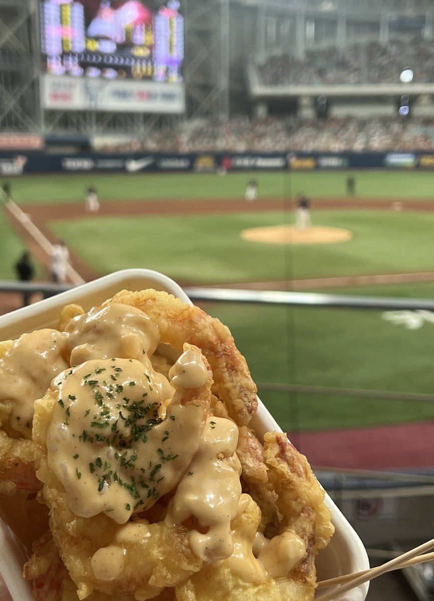 너무 맛있어서 공유합니다
다덜 고척돔에 크림새우 드시러 놀러오세요🤤
양도 엄청 많고 새우도 엄청크고 통통하고 무엇보다 갓 튀긴 새우에 약간 매콤한 크림소스가 환상적입니다.,.,.맨밑에 큼직한 새우칩(?)같은것들도 깔려있어요👍🏻