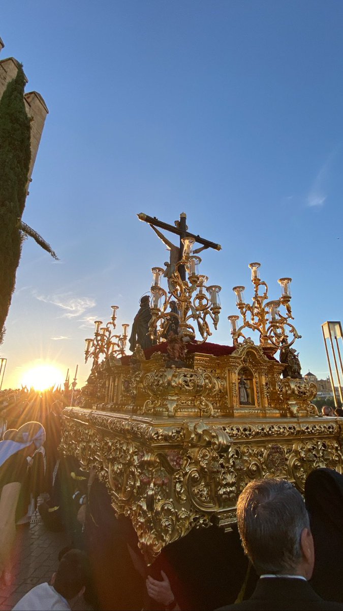 Sin duda un Domingo de Ramos inolvidable y me quedo con esta foto para despedirlo y para el recuerdo… La Semana Santa de Córdoba es única y merece que la Córdoba cofrade cuidemos de ella. <a href="/HermandadAmor/">Hermandad del Amor - Córdoba</a>