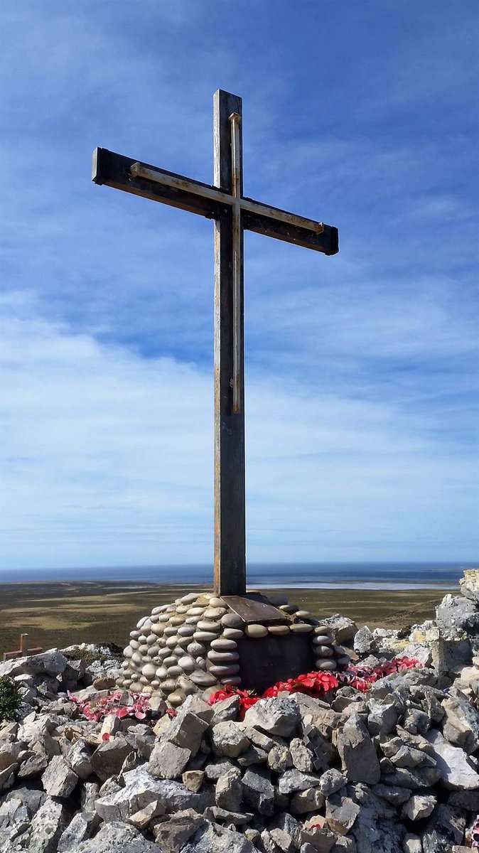 This and every 25th May , we remember those lost on #HMSCoventry and #AtlanticConveyor, #OTD in  the #Falklands in 1982. Forever on patrol and always remembered. #RIP #FromTheSeaFreedom.  @Sama82_office #RoyalNavy #Veterans.