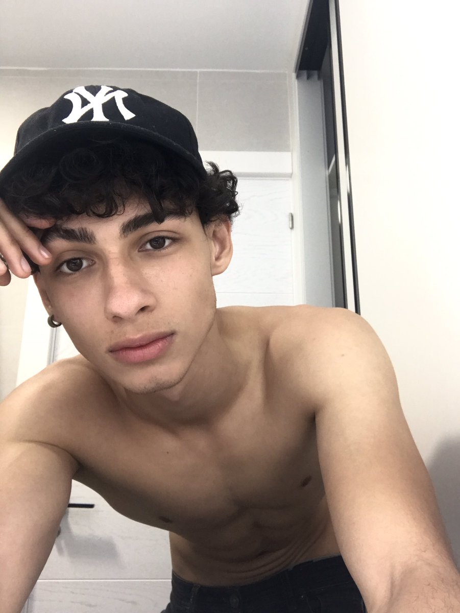 ProxOut's tweet photo. Come with me to take a shower💦😈#gay #boy #party https://t.co/XsfG8I9WEw