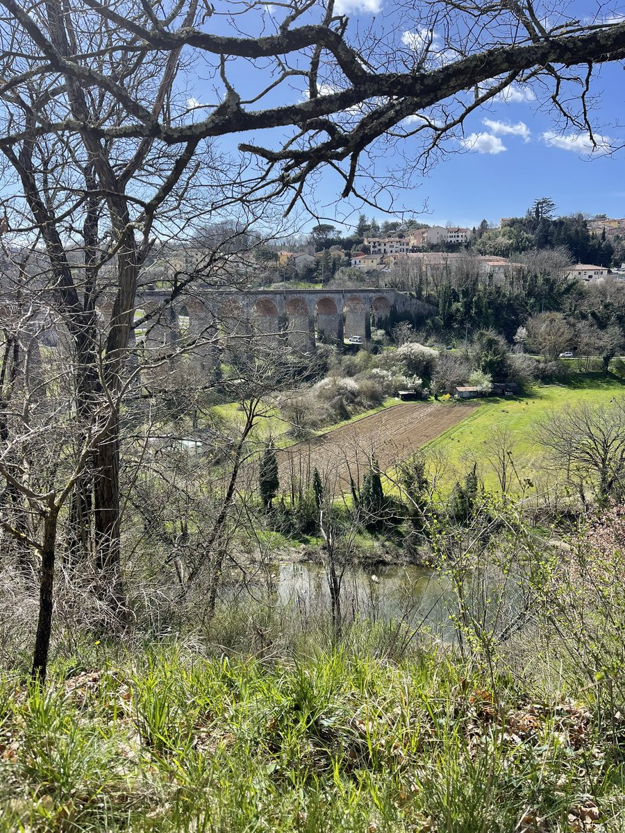 JoseHermens's tweet photo. @Heerlijkheyd @jolandabrwr Deze spoorbrug wordt nog wel gebruikt in #Bucine #Toscane https://t.co/FOOxamYIBy