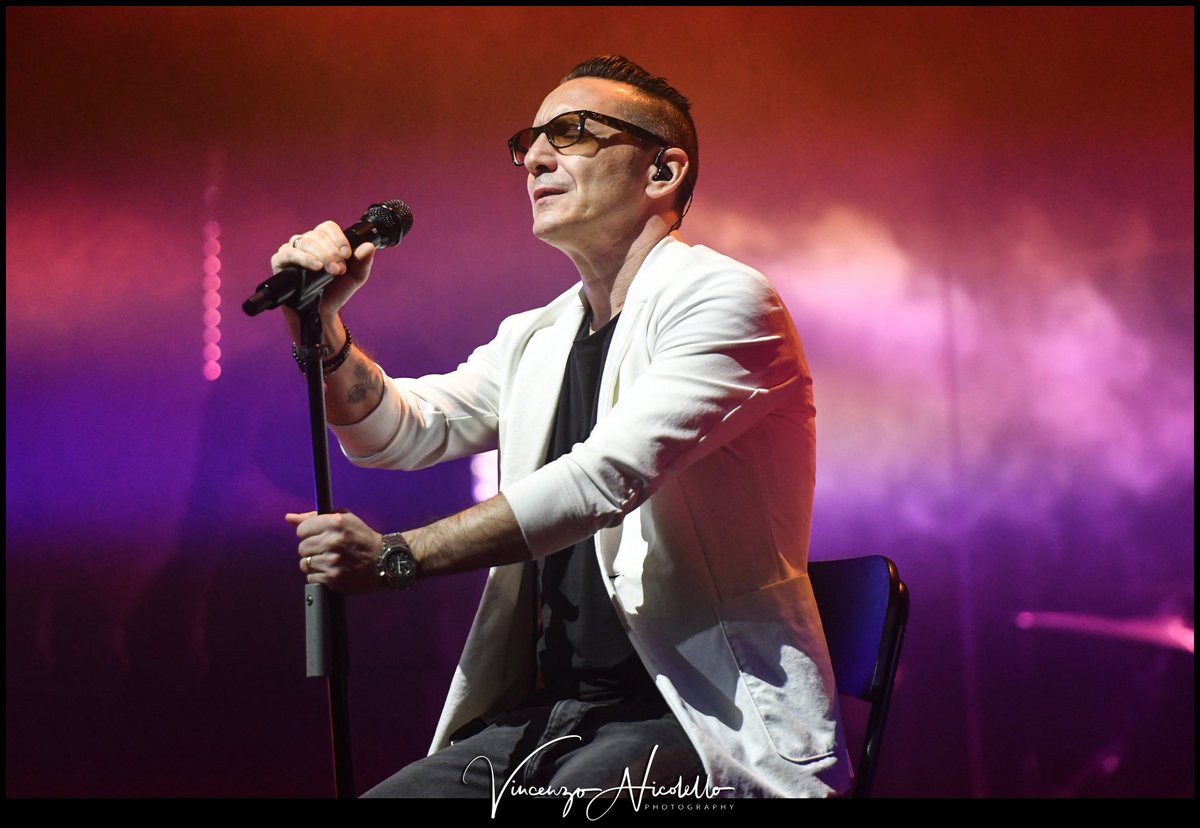 rockmoda's tweet image. Grazie Torino! Ieri sera emozioni a non finire nel Teatro Colosseo 🫶🏻
E ora si torna a Milano! Appuntamento a mercoledì 5, già sold out, e giovedì 6 aprile al Teatro Arcimboldi 🎻

 📸 Vincenzo Nicolello
#Modà #ModàLive #ModàeOrchestra #Modà20 #Gioia10 #Romantici @officialFandP