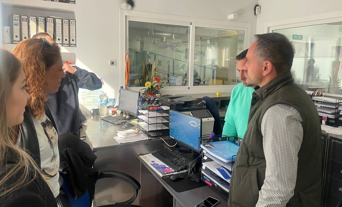 #Móstoles #Madrid #EleccionesMunicipales
El candidato @mbautista_pp ( @ppmostoles ) ha estado visitando comercios de la ciudad .
" ellos son el motor de empleo y riqueza de nuestro municipio"
" tenemos que volcarnos en su cuidado y promoción"