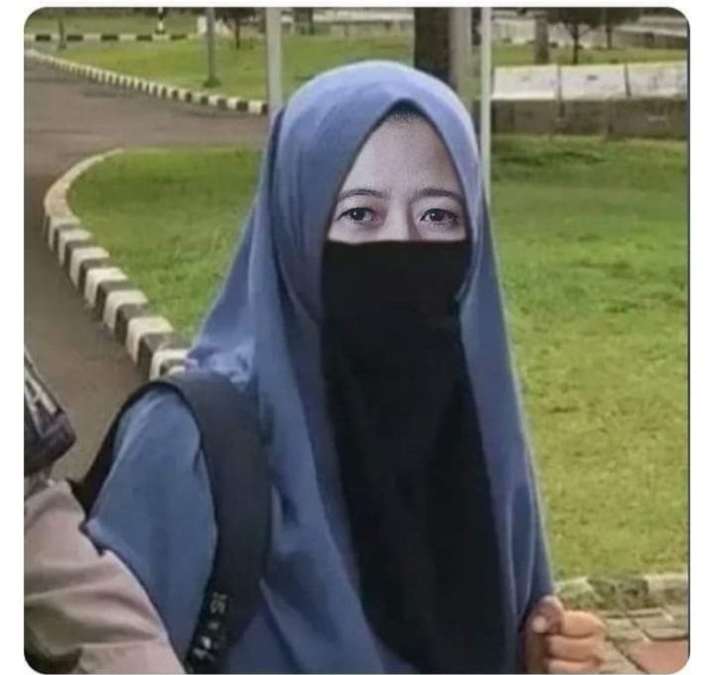 Gembul_sekali's tweet photo. @txtdarigajelas Perempuan mana lagi yg harus kupercaya selain Mega-chan dan Puan-chan https://t.co/Z4Amn5Hu9q