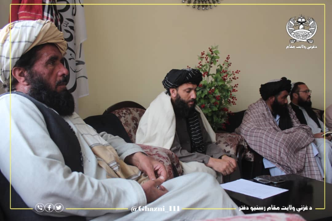 Ghazni_111's tweet photo. د غزني ولایت مرستیال والي وایي: له خلکو سره مرسته او همکاري نه یوازې د دولت بلکې د ټولو مسؤلیت دی. نن ورځ یکشنبه مخکې له غرمې چې د ١٤٤٤/٩/١٢ ه ق نيټې سره سمون لري، د غزني مرستیال والي ښاغلي قاري ګل حیدر له کابل څخه د خوړو نړیوال پروګرام یا WFP مرستندویه مؤسسې د راغلي پلاوي https://t.co/vN99uWcSyV
