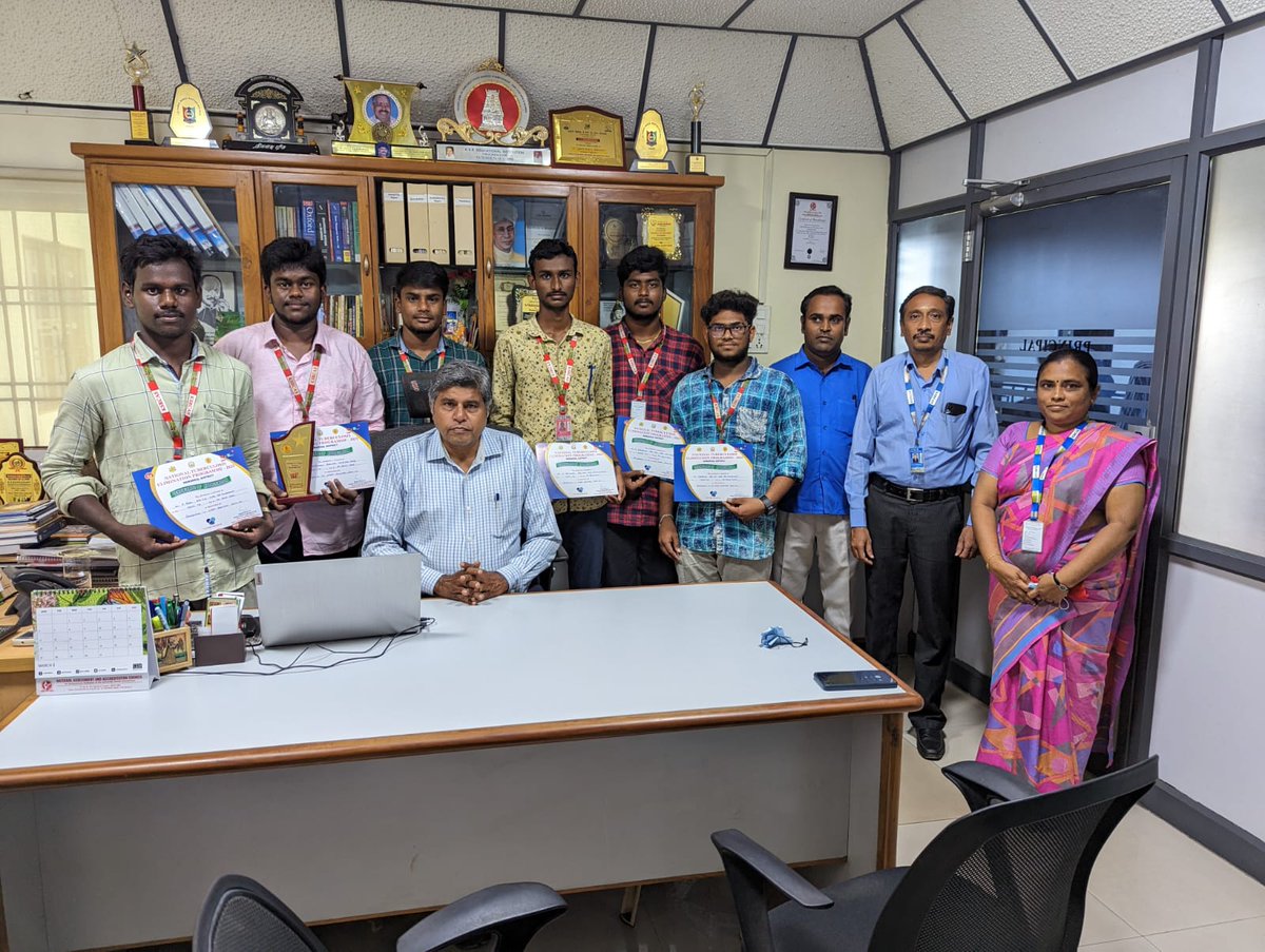 ksrcas1995's tweet photo. It is very happy to share that, the students of II https://t.co/ECXRnzEISe CS ' C' made a Documentry for the Awareness of Tuberculosis in association with KSR Community FM and Government Medical College, Namakkal.
#ksrei #ksrcas https://t.co/T88t7767PJ