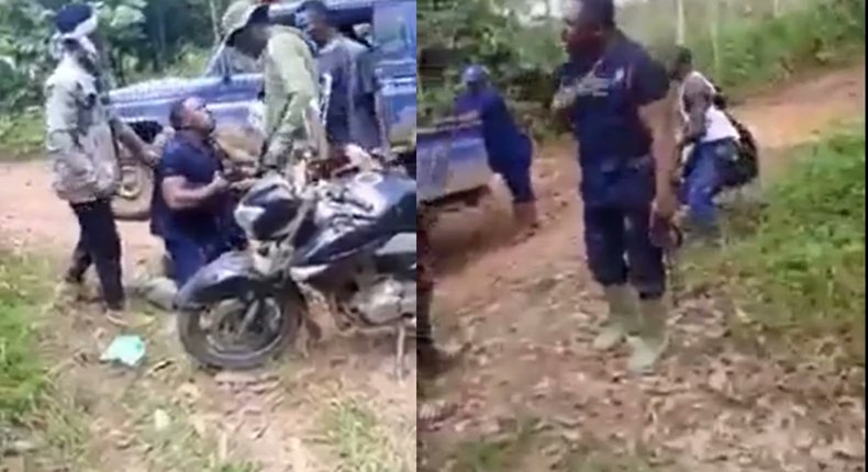 PulseGhana's tweet image. Reactions as heavily-built police officers kneel to beg for mercy from galamsey boys (video) bit.ly/3ZvZdIY