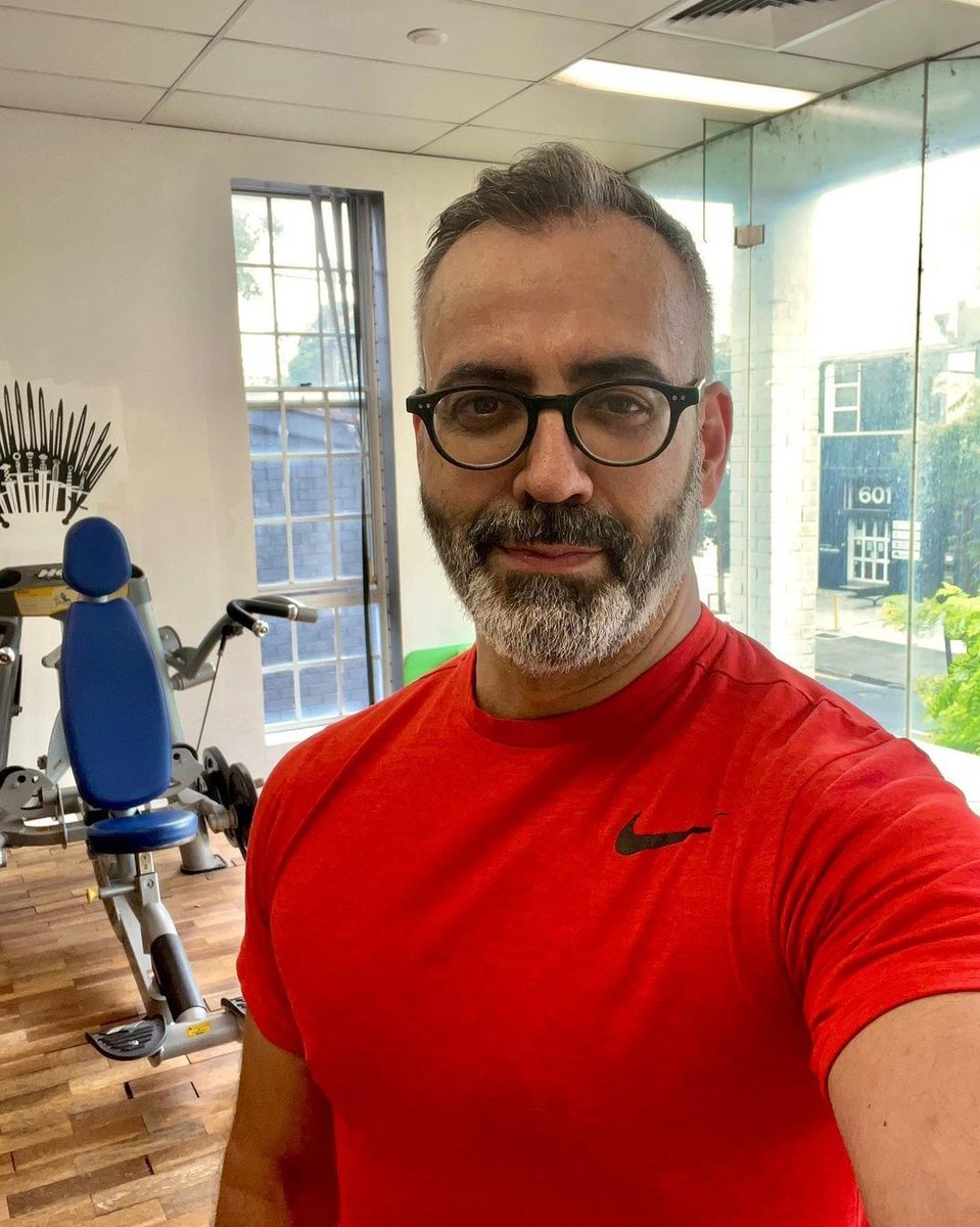 Yeah,l think red suits me..😜🌟💪