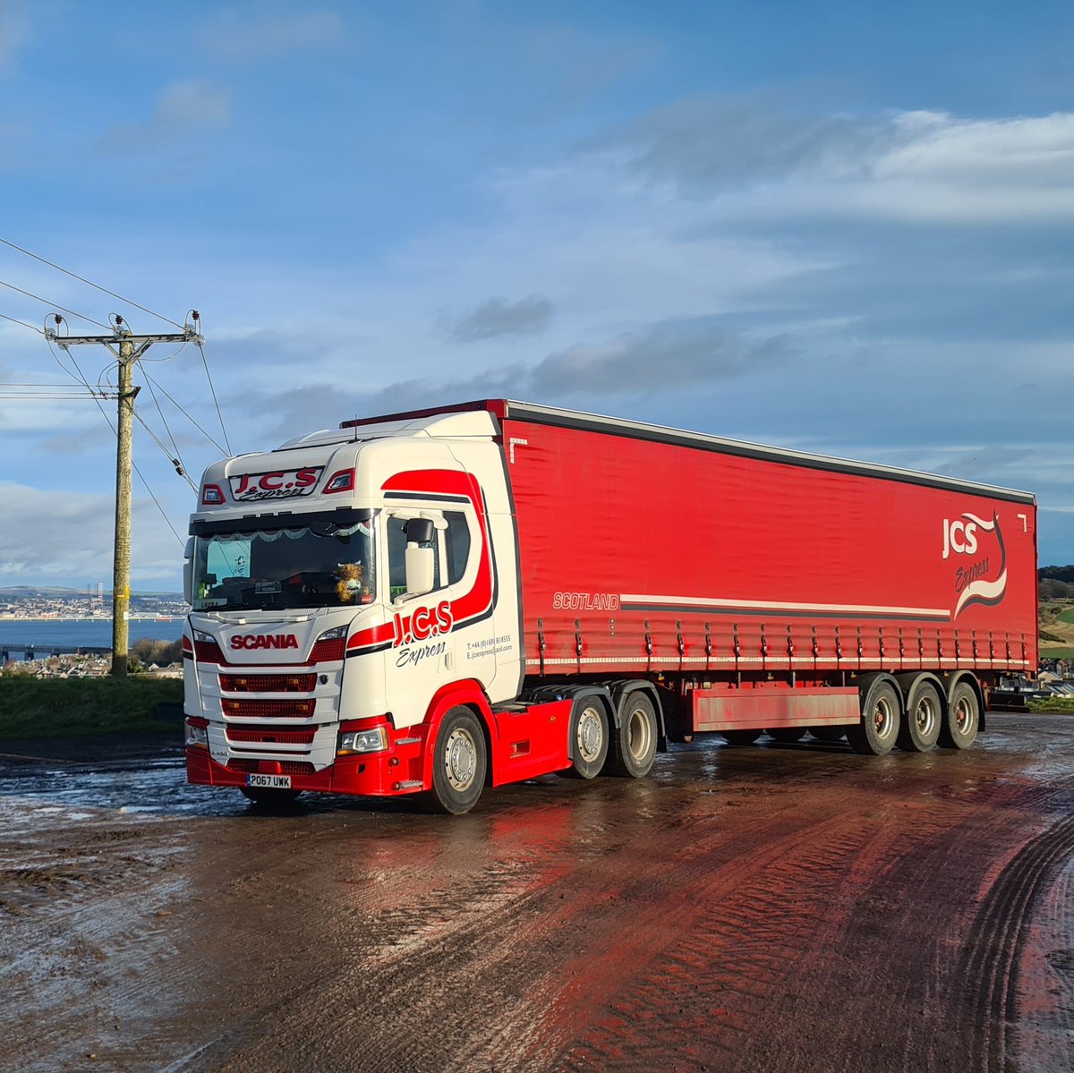 Laurathetrucker tweet media