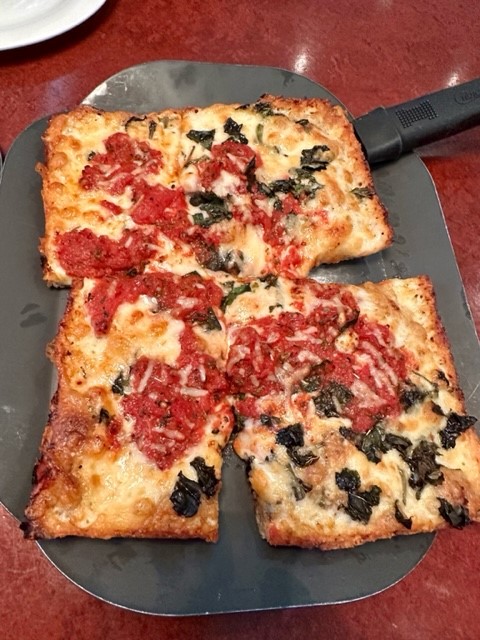 Start your week with a short take on the original #Detroit #Pizza <a href="/buddyspizza/">Buddy's Pizza</a>. Pics and review: mainlinepizzaquest.blogspot.com/2023/04/review…