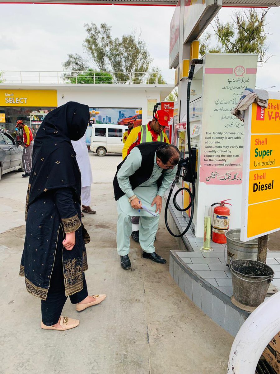 LDICTOfficial's tweet photo. In the light of multiple complaints received,  Director Industries and Labour ICT checked multiple fuel stations to check measure of nozzles . A total of 36 nozzles were checked for measure.
@Noormengal_ 
@dcislamabad https://t.co/Tx4iN3VVzH