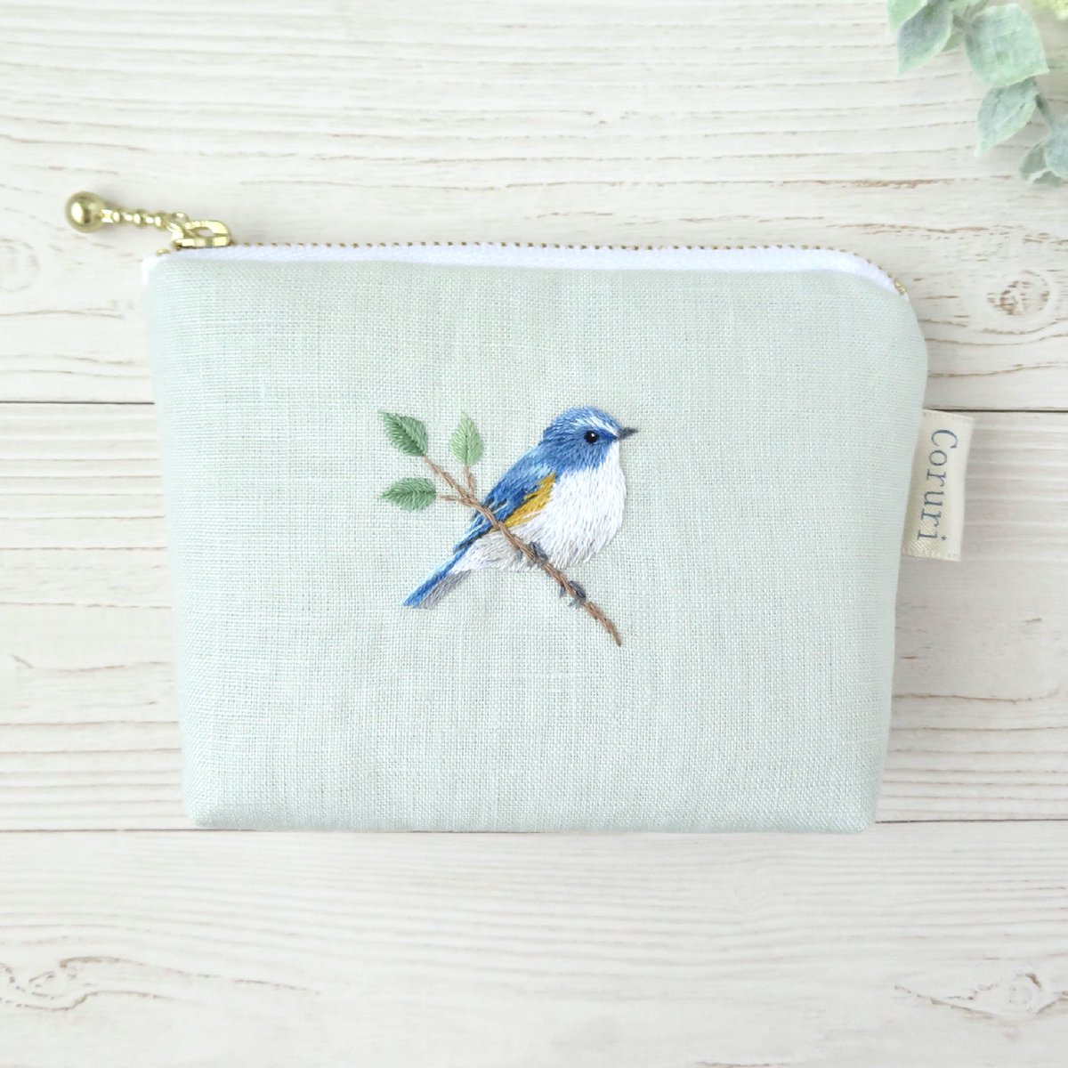 Coruri38's tweet photo. ジョウビタキのミニポーチなど再販しました✨

春にピッタリな刺繍雑貨を色々出品中です🌟
プロフィールのショップリンクからぜひチェックしていただけると嬉しいです☺️

#刺繍　#野鳥　#ハンドメイド　#ポーチ https://t.co/9saoyX7rWY
