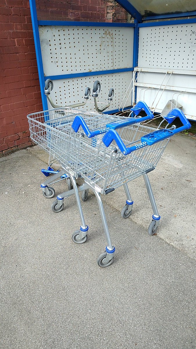 staffielover2's tweet photo. @Tesco can someone please collect the 3 Tesco trollies dumped next to Wickes in Warwick please? Location postcode cv34 4np https://t.co/1LJiarGsIS