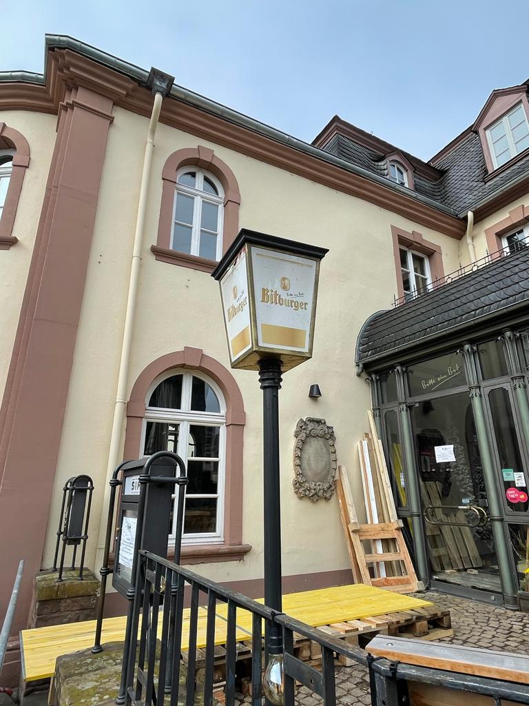 BHBarCafe's tweet photo. Open 7 days per week, DJ Ant "On" Good Friday, we are joining the @WorthingTCI  Easter Poster Trail April 4-11 &amp;  Street of the Week from today is Wykeham Road with 15% off. Thanks to all @Bitburger our team loved the Rhine Cruise #timeforworthing #awba #worthing #worthingsocial https://t.co/BXL0cJB7js