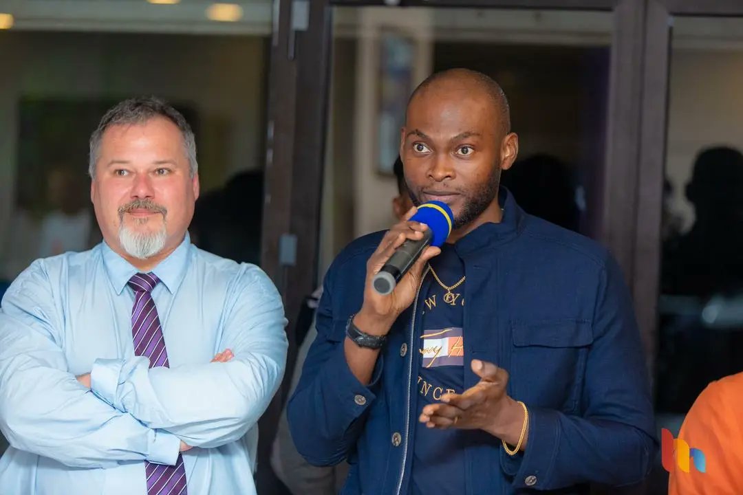 mandikordc's tweet photo. Un futur partenaire de taille @RAWSUR Pour un futur partenariat.

RAWSUR🤝🏾Mandiko 
Eza ya sûre 😊
Mandiko une pensée, un écrit https://t.co/YTmvpjbZ7K