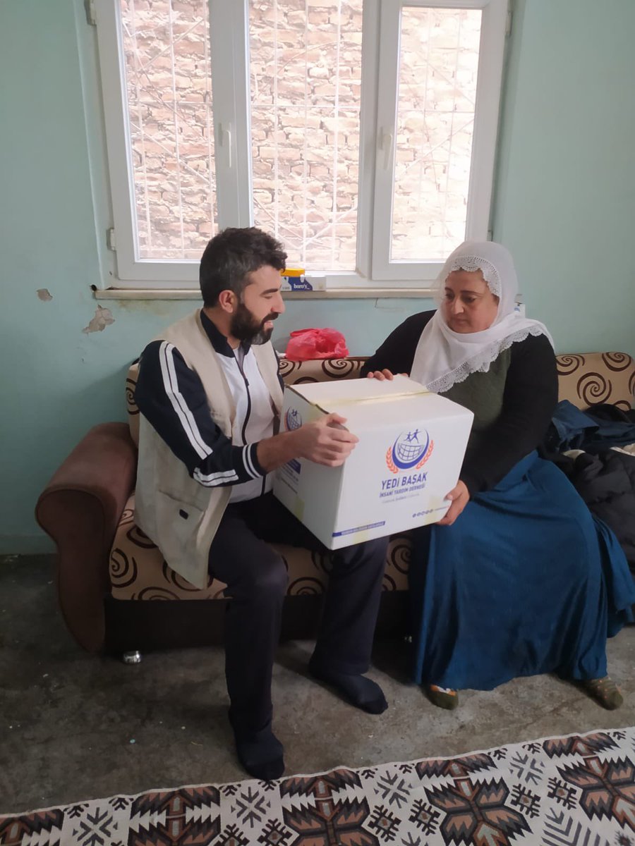 yedibasaktr's tweet image. Yedi Başak Ramazan dayanışması kapsamında Diyarbakır’da ihtiyaç sahibi ailelere gıda ve nakit yardımında bulunuldu.
.
.
#yedibaşak #ramazankumanyası #yardımlaşma #ramazanayı