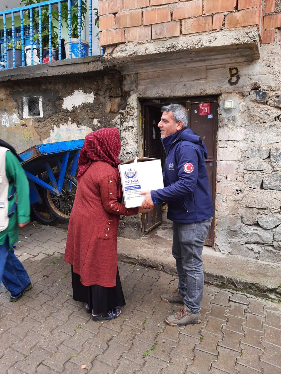 yedibasaktr's tweet image. Yedi Başak Ramazan dayanışması kapsamında Diyarbakır’da ihtiyaç sahibi ailelere gıda ve nakit yardımında bulunuldu.
.
.
#yedibaşak #ramazankumanyası #yardımlaşma #ramazanayı
