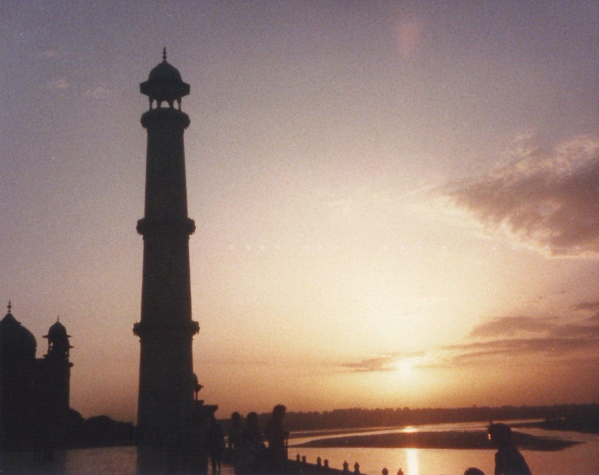 RT @2E_travels: This picture never grows old. ❤️
One of the Pillars of Taj Mahal when I visited back in 1985.
#2etravels #tajmahal #sunsetphotography