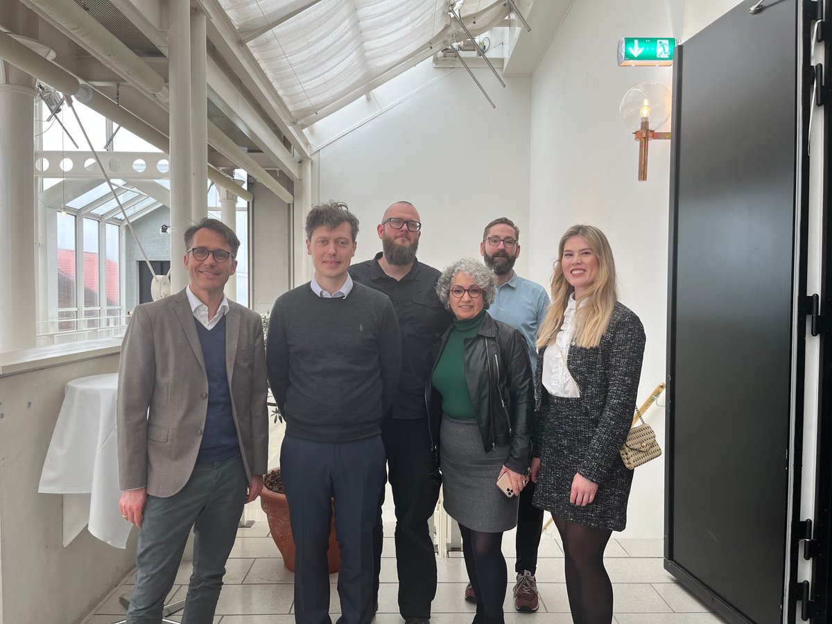 DsmmrTweet's tweet photo. Velkommen til vores nye bestyrelsesmedlemmer Adam Espe Hansen, Kim Sivesgaard (ny kasserer) og Robabeh H. Tavangar (ny kontaktperson for medlemmer), som blev valgt ind på generalforsamlingen.

Se hele DSMMRs bestyrelse her: https://t.co/BWZkHqK5Ja https://t.co/aDqfR5BGxP
