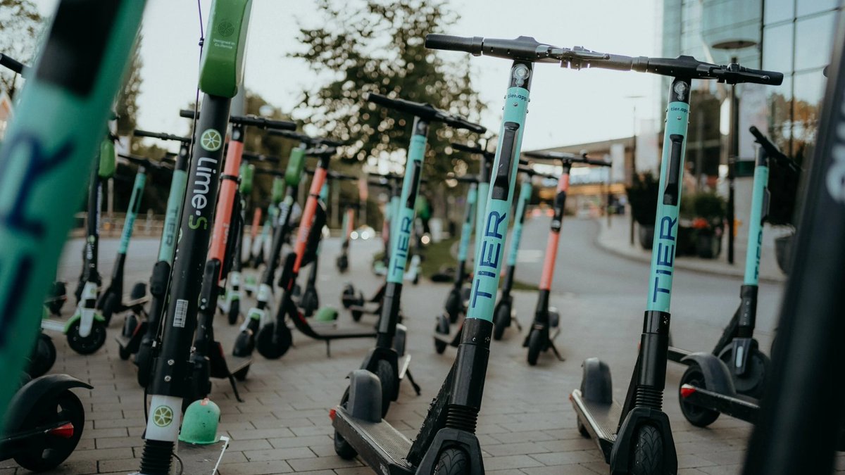 makeamove_off's tweet photo. Après la victoire du «Non» au référendum parisien, Clément Beaune dévoile son plan Trottinettes.
Clément Beaune a dévoilé son plan d'action, pour en savoir plus, c'est par ici 👇
https://t.co/iWBZa3XEaE
#trottinettesélectriques #plandaction #référundum #mobilitédurable https://t.co/uMc7vZGDas