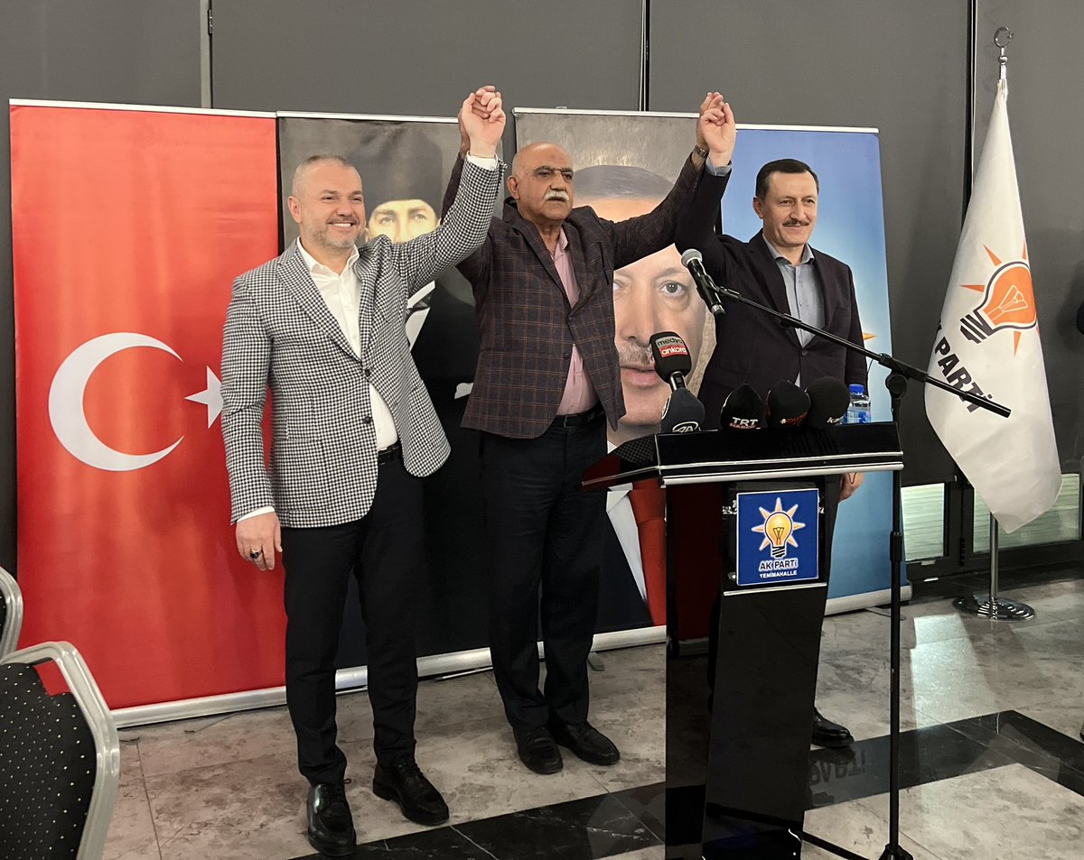 İYİ Parti'den istifa edip AK Parti'ye geçen Koray Aydın'ın eski danışmanı Vehbi Yaşar:

•Kararlar Pensilvanya'dan alınıyor
•100 yıllık Cumhuriyeti yok edecek yeni bir yapılandırmadan bahsediyorlar
•Yeter ki Kılıçdaroğlu koltuğa otursun

Bunlara rağmen Koray Aydın neden istifa