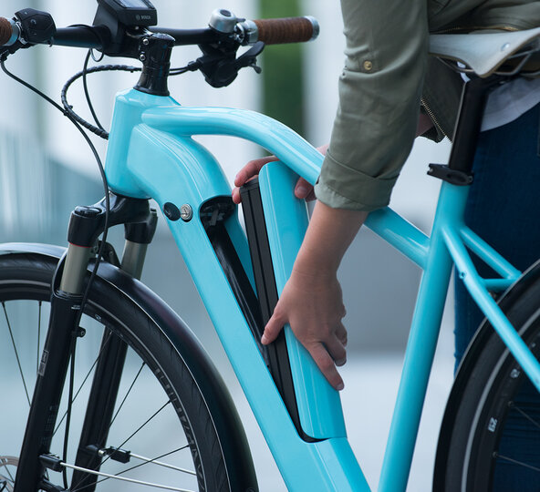 greencommuteuk's tweet photo. Ebike battery safety is in the news as fire brigades attend a growing number of fires caused by improperly charged, modified or stored batteries.  

Its important to follow manufacturer instructions and buy/use approved kit.  

Helpful guide: https://t.co/6k4kr2wD7p
#ChargeSafe https://t.co/wv7OUQHdWe