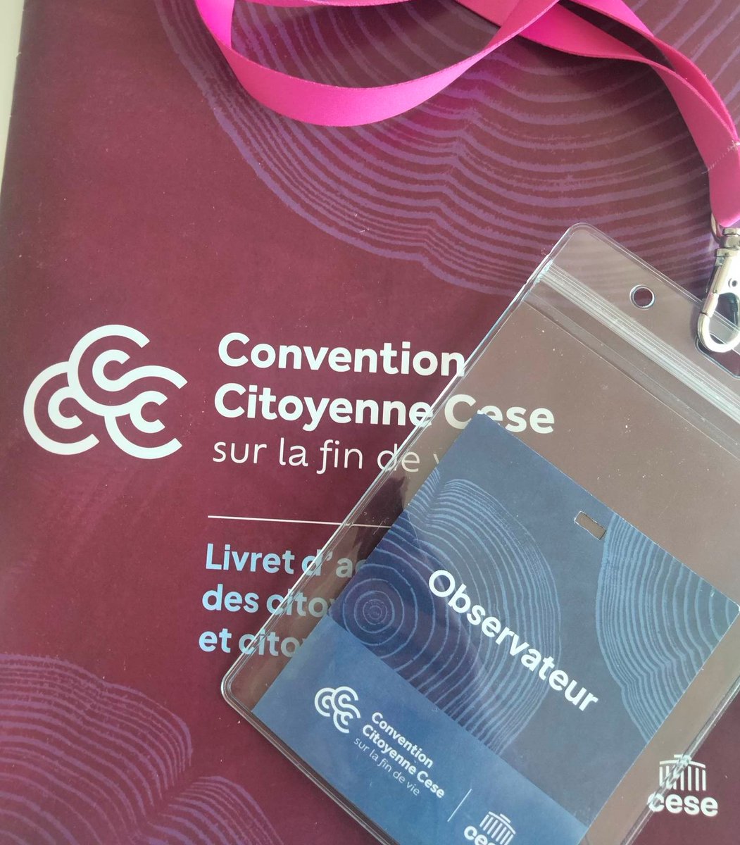 'Si la mort est une affaire de vivants, la démocratie, elle, est une affaire de tous' conclut l'un des 184 citoyens de la #ConventionCitoyenne sur la #FindeVie 📣

Après 4 mois de travail, les citoyens adoptent leur rapport 📝