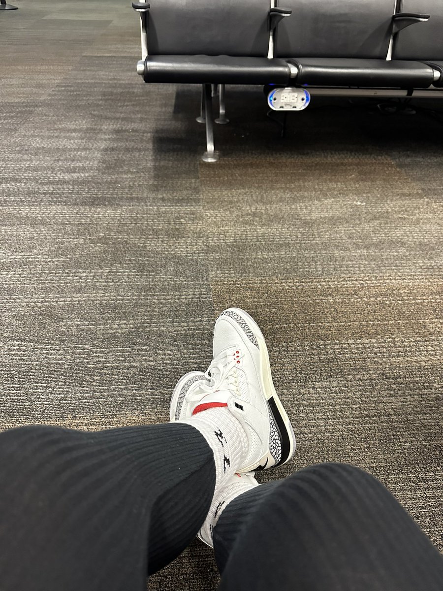 honeyMOmoney's tweet photo. After going through TSA &amp; putting my shoes back on, an adorable little boy came up to me and said in a super shy tone, “Excuse me, I just wanted to say I like your shoes. I just got the same ones.” Warmed my heart ♥️😌 #SNKRS https://t.co/VnDqacYkrH