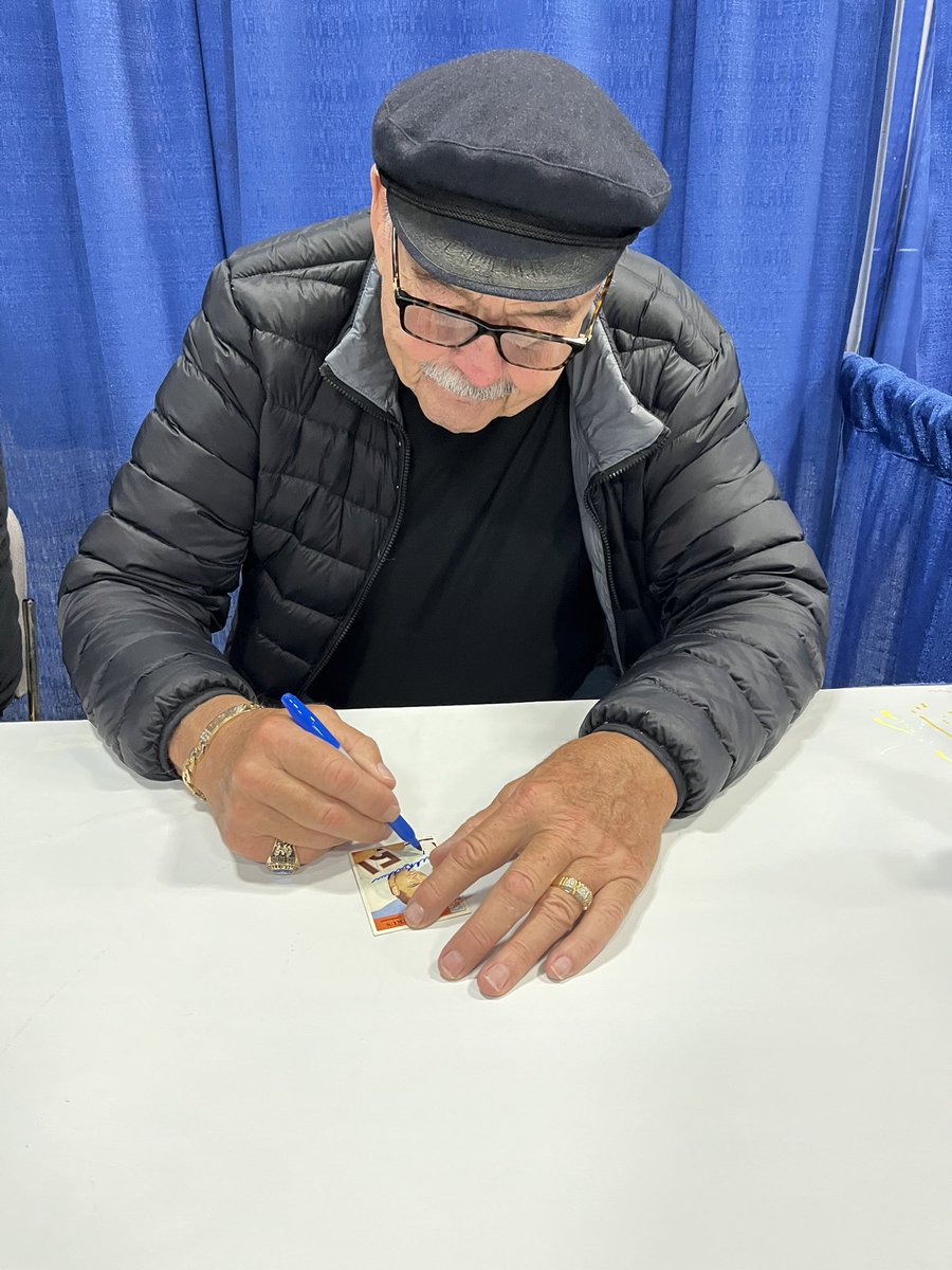 MWalk66's tweet photo. The Edison NJ show was primarily a memorabilia show, but couldn’t pass up the opportunity to get this guy. Who knows how many autograph shows he does again. #ipsuccess https://t.co/FWT9xXRu7S