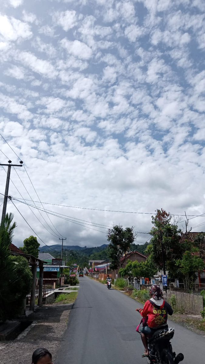 Belajar menghargai ya, karena tidak semua penyelesaian bisa di bayar dengan kata maaf.:)