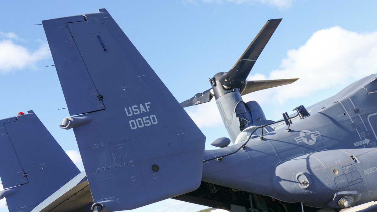 UtinJR's tweet photo. Kaksi yhdysvaltalaista 🇺🇸 @352SOW CV-22B Osprey-kuljetuskonetta osallistui 🇫🇮 Utin jääkärirykmentin koulutus- ja harjoitustoimintaan 23. maaliskuuta – 2. huhtikuuta.
#utjr #erikoisjoukot #helikopterit #suorituskyky #valmius #puolustusvoimat #maavoimat #yhdessä #usaf #352sow https://t.co/bHTRWxPZwZ