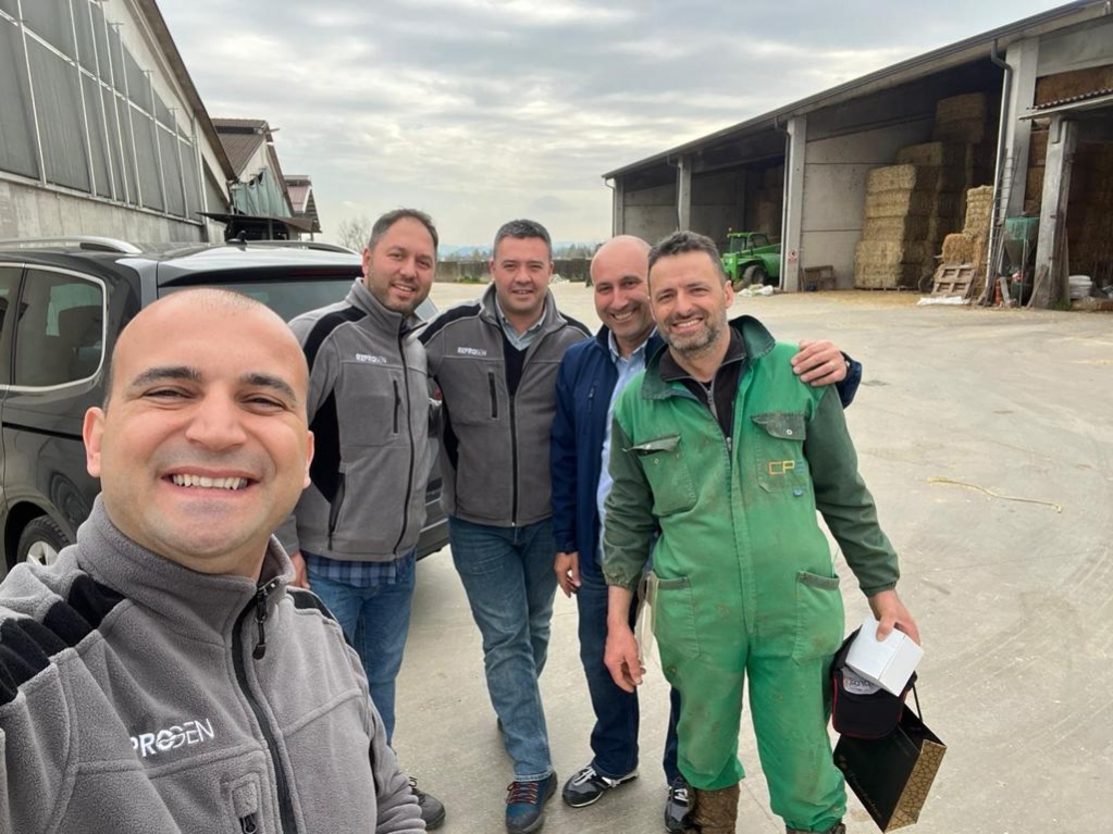 Intermizoo's tweet photo. 🇹🇷 Amichi dalla Turchia🇹🇷
▪ Nei giorni scorsi ci hanno fatto visita i nostri collaboratori di Reprogen Hayvancılık  dalla Turchia, per visitare alcuni allevamenti italiani e ispezionare le figlie dei tori Intermizoo, e infine per… https://t.co/A1ZjIwBpOf https://t.co/T9gLecjiDb
