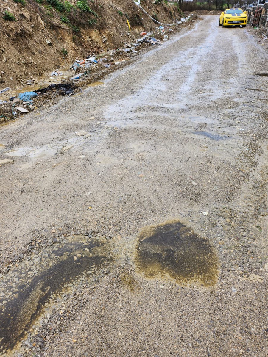ceydahalicioglu's tweet photo. Bartın Dallıca Köyünün yol durumunu ve alt yapının yapılmamasından kaynaklı ve çöplerin sokağa saçılması sebebiyle insan sağlığı tehdit edilmektedir yetkililerin derhal bu olumsuzlukları gidermesi gerekmektedir @bartinbld @tcbartinvalilik https://t.co/XlHhljPDRy