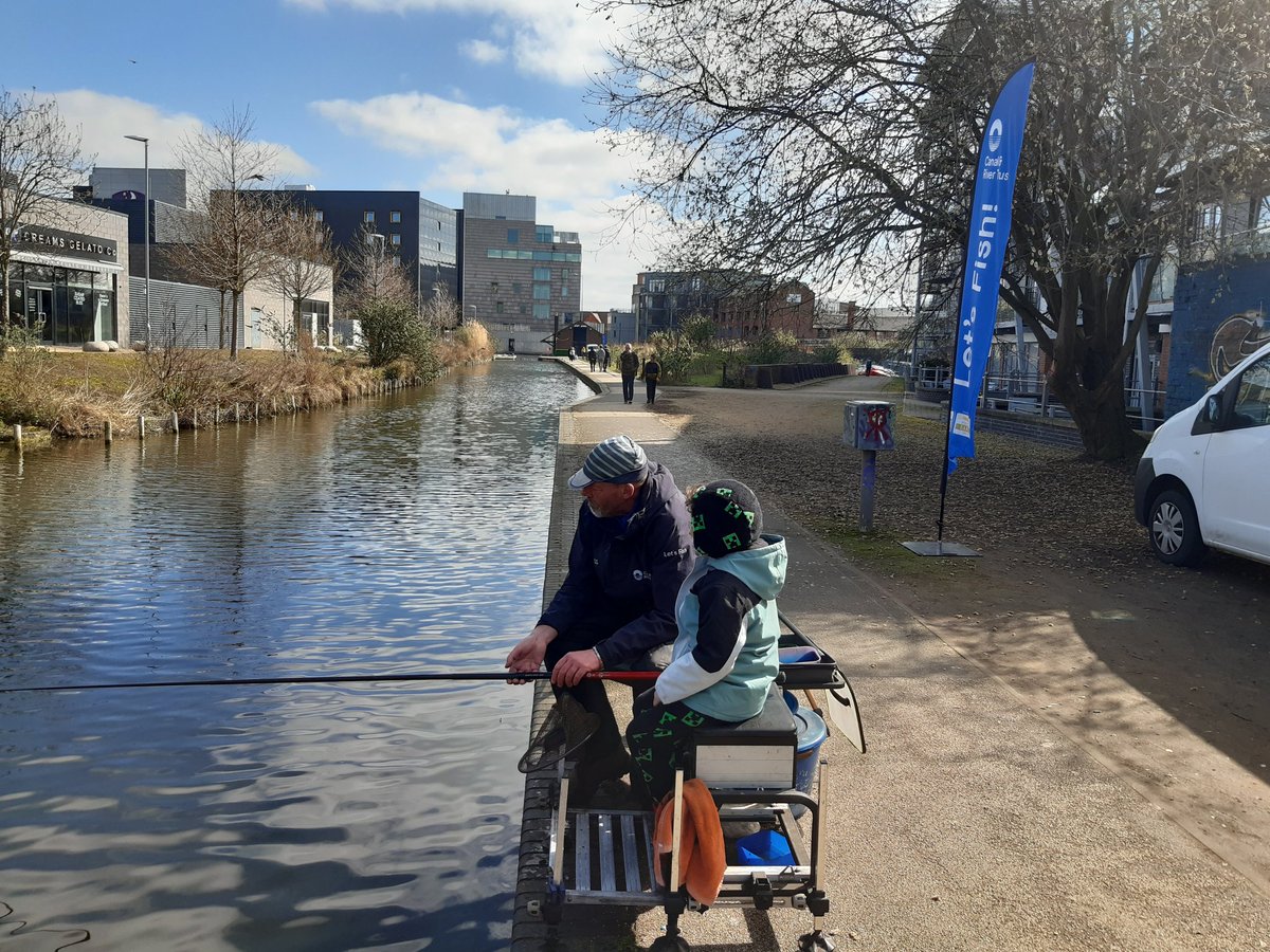 LutfurCRT's tweet photo. Our first "Let's Fish Event" π of the year and it's off with a flying start! Canal & River Trust Community Roots Walsall & Sandwell Canal & River Trust Canal & River Trust Angling #communityrootsproject #canalandrivertrust @CRTWestMidlands @AASaif https://t.co/iG5my9eLnl