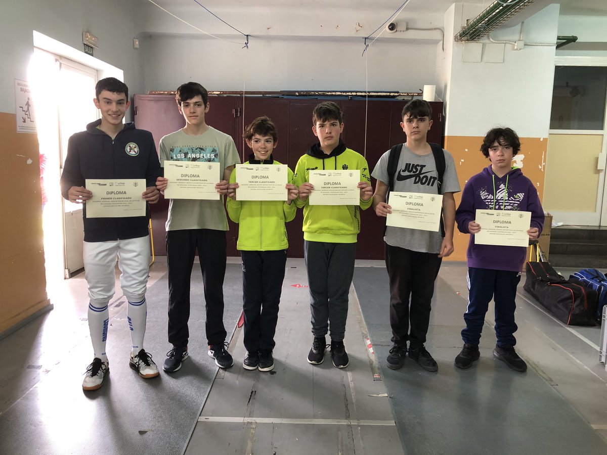 Sa_LoEsgrima's tweet photo. 🔴⚪️🟢🟡 2ª JORNADA JJDD DE ESGRIMA DE LA RIOJA. https://t.co/B2QtXEZdEv